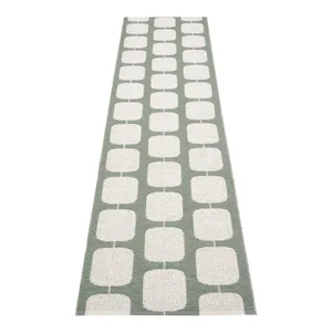 Zeleno-krémový vnútorný a vonkajší behúň 70x300 cm Sten Army – Pappelina Zeleno-krémový vnútorný a vonkajší behúň 70x300 cm Sten Army – Pappelina